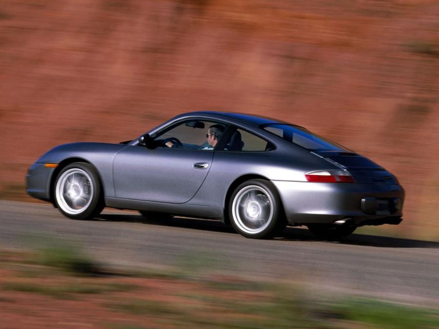  Porsche 911 Carrera 2004 года  (фото 13 из 14)